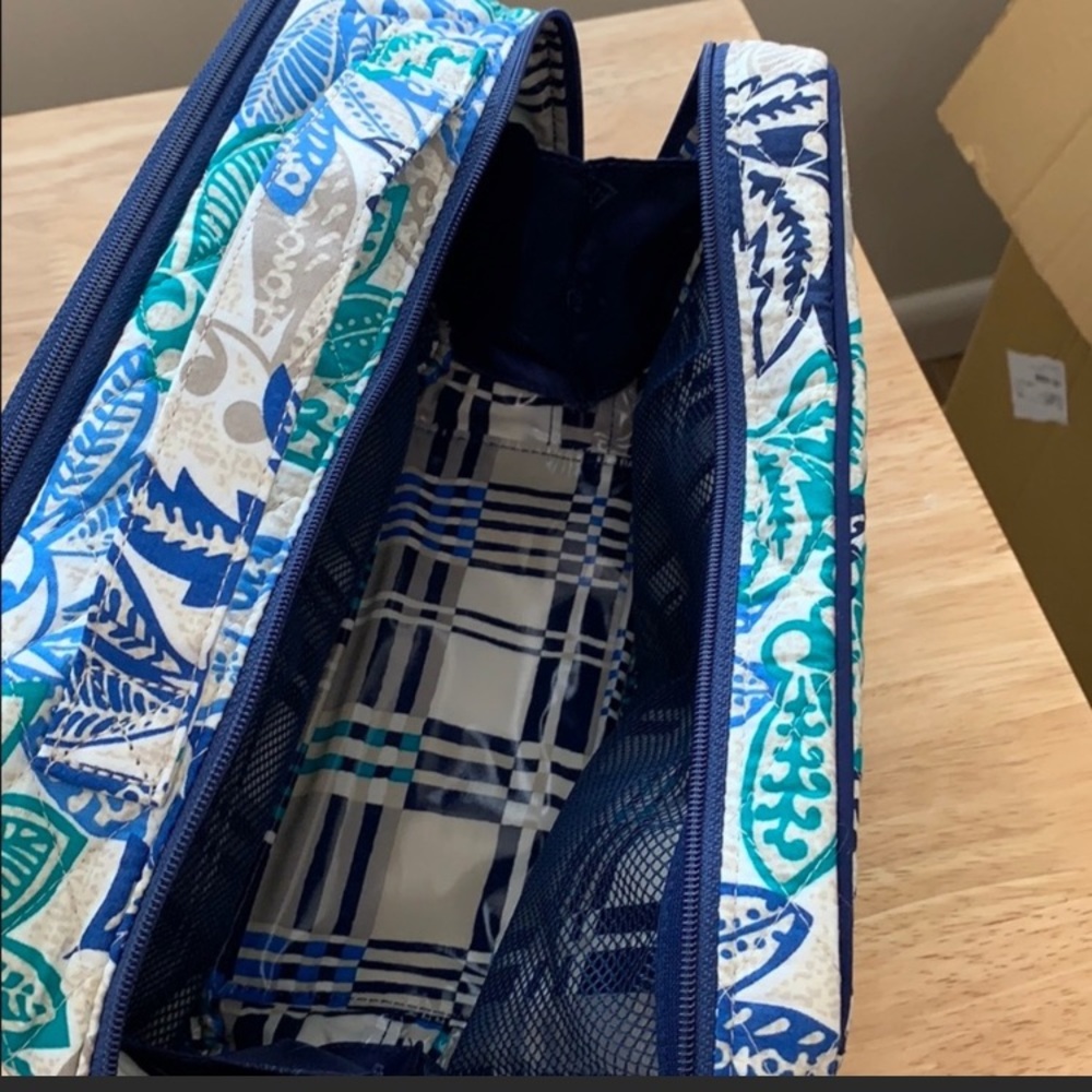 Vera Bradley Large Iconic Brush & Blush Travel Case - Picture 5 of 9